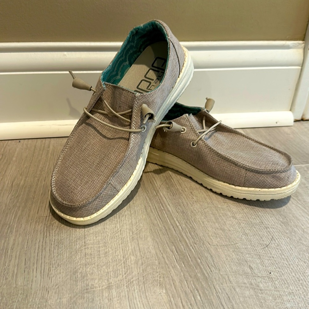 Hey Dude. Women’s size 7